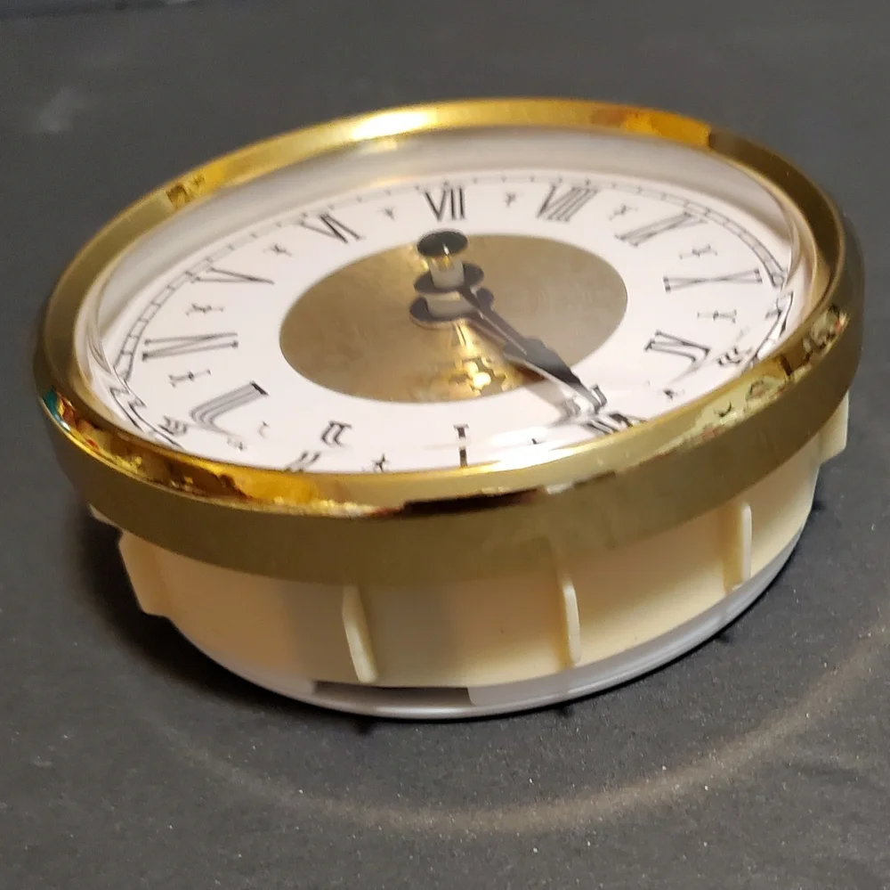 Clock replacement - Picture 2 of 8